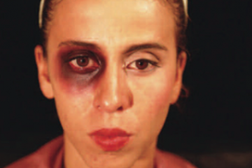 Lección de maquillaje No. 1 (1998), videoarte de la costarricense Priscilla Monge.