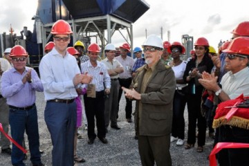 La inauguración de plantas eléctricas en dos polos industriales de Cuba, en Moa y en los yacimientos petroleros al este de La Habana, reafirmó la energía como prioridad de las inversiones.