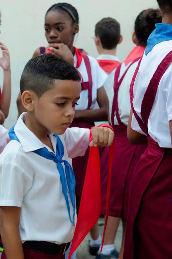 Cambio-de-pañoletas-Cuba_educacion_03
