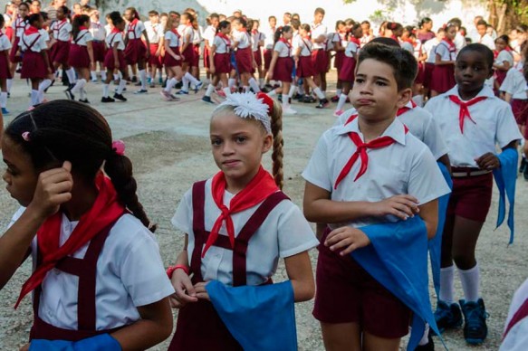 Cambio-de-pañoletas-Cuba_educacion_10