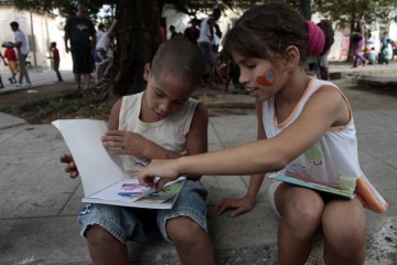 Los días 25 de cada mes se conmemora internacionalmente el Día Naranja, iniciativa lanzada en 2012 por la Red Mundial de Jóvenes Únete.