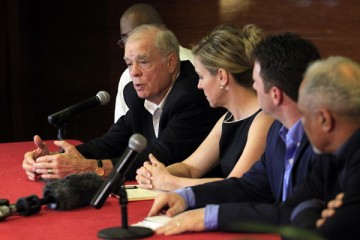 Representantes de la coalición durante la rueda de prensa.