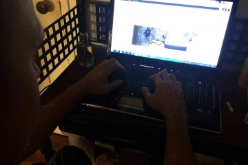 Siro Cuartel asegura que la sátira es un arma con la que se juega para cortar, no para acariciar a nadie.