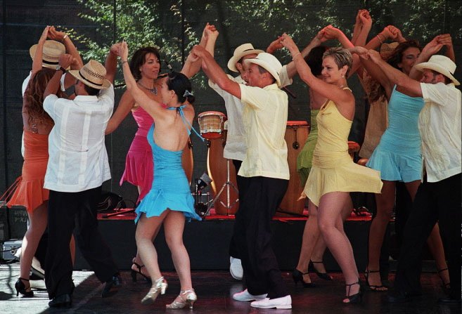 Jóvenes apuestan al baile de casino como más que un pasatiempo - IPS Cuba